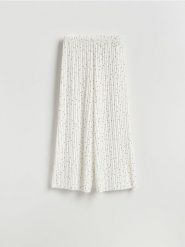 Wzorzyste spodnie - biały. Białe spodnie materiałowe damskie Reserved, l, bez wzorów, z dzianiny. Za 109.99 zł.