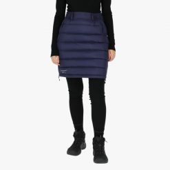 Spódnica turystyczna damska Swedemount Östersund Down Skirt 2.0 wodoodporna. Niebieskie spódnice damskie SWEDEMOUNT, bez wzorów, z puchu. Za 329.99 zł.
