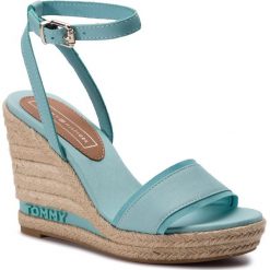 Espadryle TOMMY HILFIGER - Iconic Elena Tommy Pastel FW0FW04074 Aqua Haze 447. Niebieskie klapki damskie Tommy Hilfiger, bez wzorów, z materiału, bez obcasa, na obcasie. W wyprzedaży za 349.00 zł.