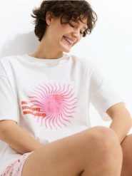 T-shirt z nadrukiem - złamana biel. T-shirty damskie Reserved, l, bez wzorów, z bawełny, bez kołnierzyka. W wyprzedaży za 45.99 zł.