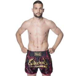 Szorty do Muay Thai 8 Weapons Sak Yant Naga. Czerwone szorty damskie 8 WEAPONS, l, z aplikacjami, z materiału. Za 317.00 zł.