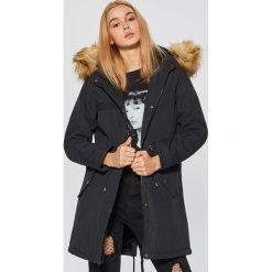 Kurtka parka - Czarny. Parki damskie marki Cropp. W wyprzedaży za 169.99 zł.