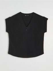 Wiskozowa bluzka koszulowa z ozdobnymi guzikami - czarny. Czarne bluzki damskie Sinsay, l, bez wzorów, z wiskozy, bez kołnierzyka, bez ramiączek. Za 25.99 zł.